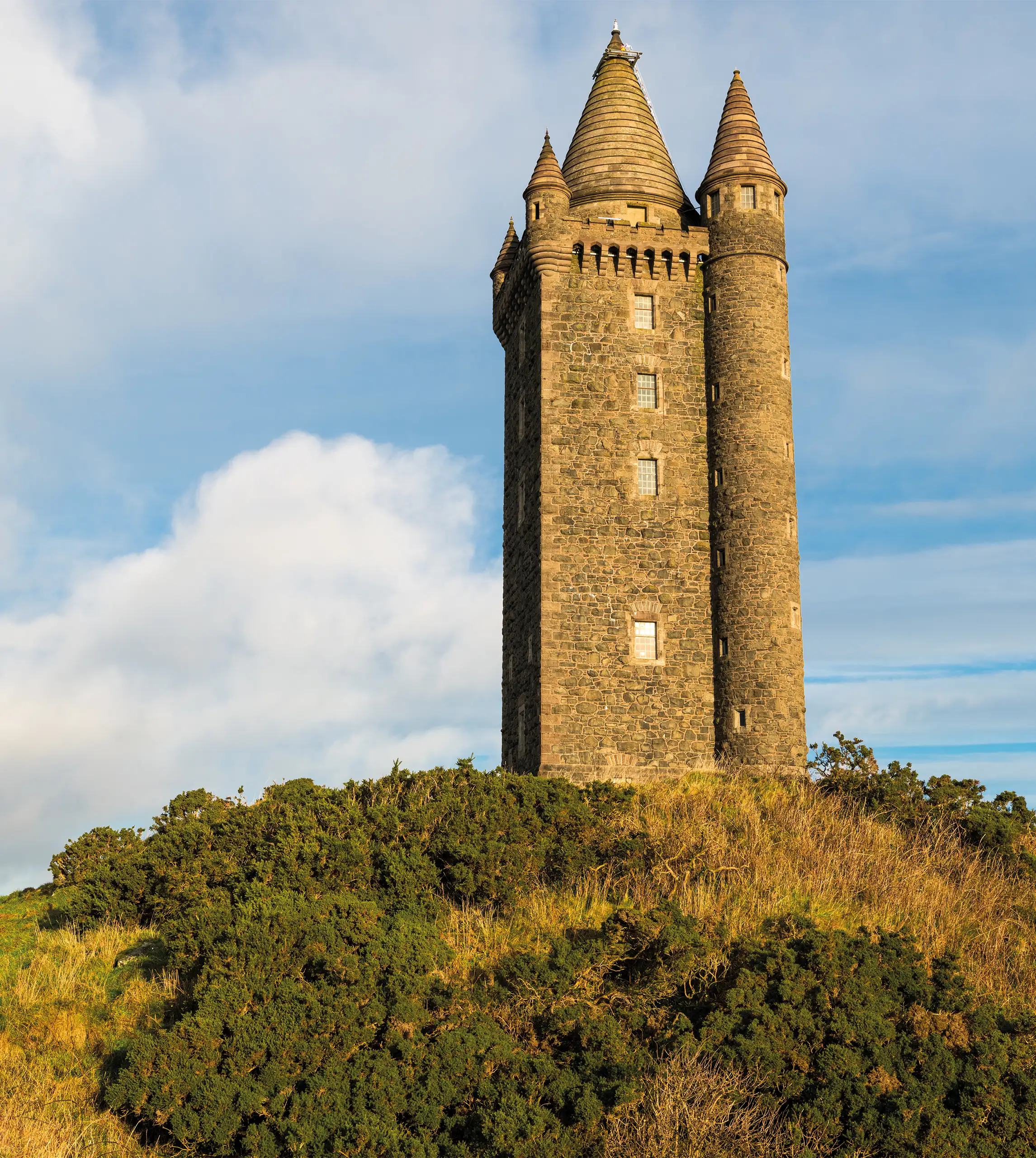 Turm auf Anhöhe